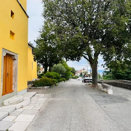 Tom Apartmán